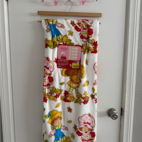 Strawberry Shortcake Themed Blanket - Multicolor - Picture 1 of 2